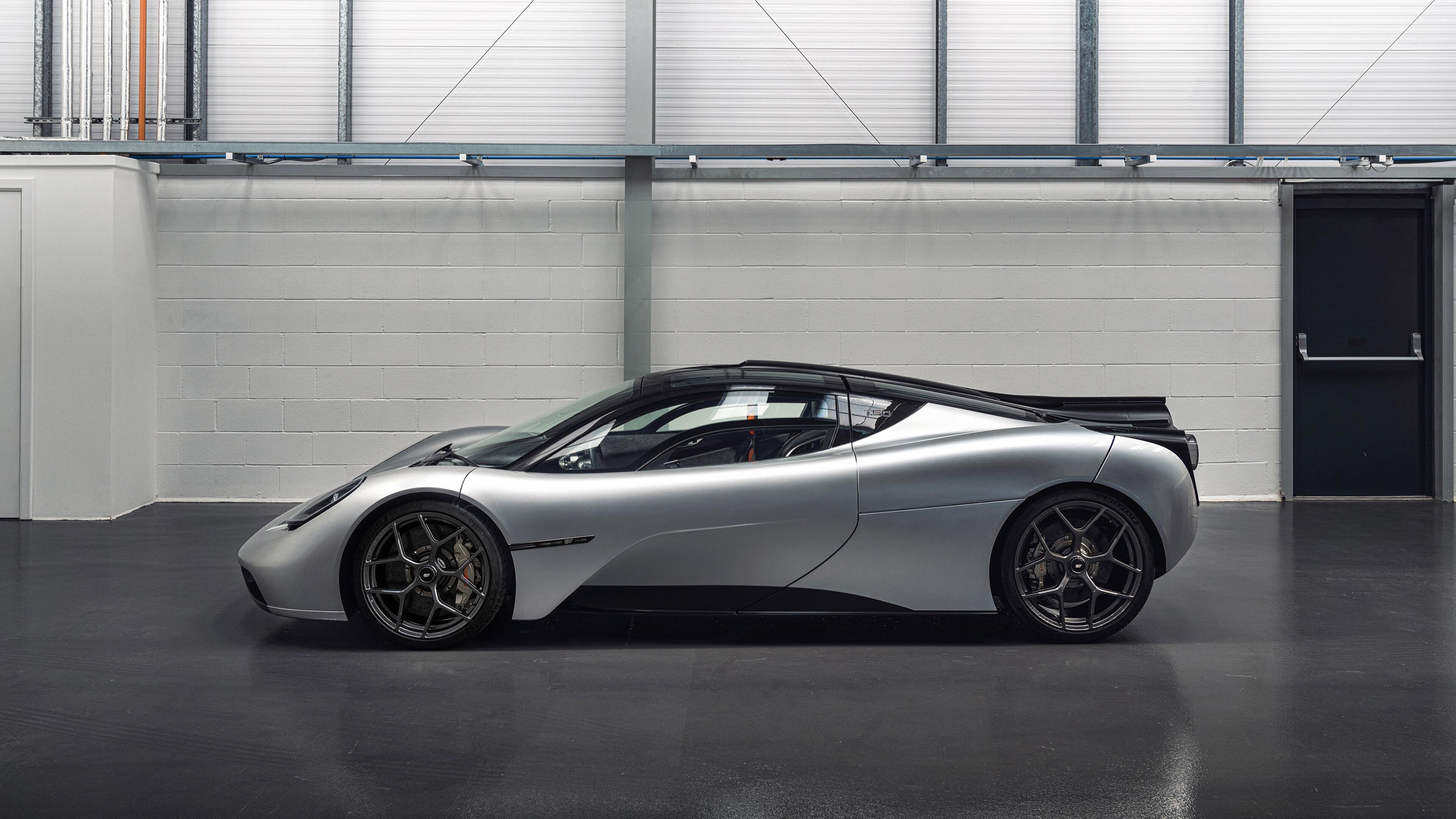 -“电动冲浪：东三叉湖赛场迎来水上运动的新时代”